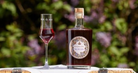Бъкингамският дворец пуска нова марка плодов джин с трънки внесени
